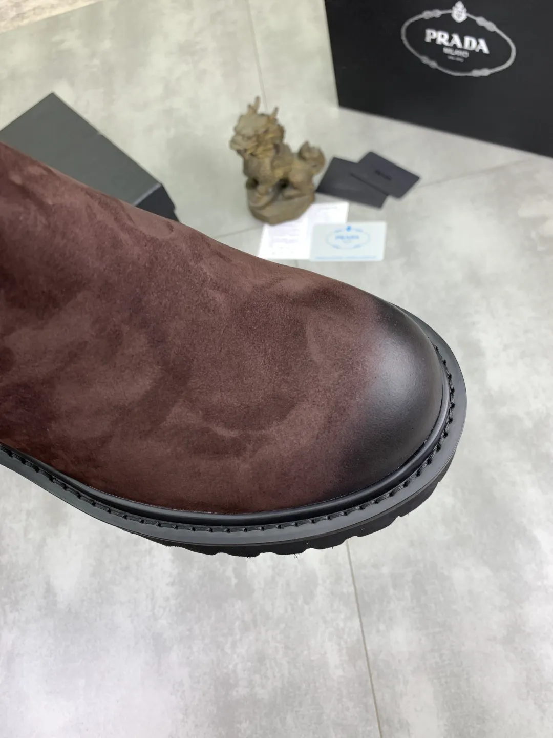 Men's shoes 💰P560 💰[New style]🔥🆕Hot model [PRADA]Prada🔝High-top Chelsea Martin boots are a high-end brand of men's shoes. The uppers are made of top-layer calfskin imported from Italy➕top-layer pigskin lining for the feet🔥, making walking more convenient and comfortable! Exclusive new style, stunning work [color]! Create a fashionable personality to set off your uniqueness! Create a fashionable personality to set off your uniqueness! A must-have for trendy men! Classic🔥super wear-resistant rubber outsole, size: 38-44 (45 can be customized) black or brown🉑️choose